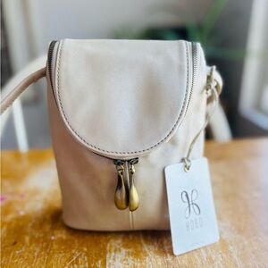 HOBO Fern Leather Crossbody Bag in sand shell/ beige/cream